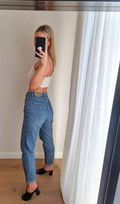 Very good quality vintage blue jeans. Size 31. For your reference, model wears size S/M, is 175 cm tall and 65 kg weight, usual pants size - 36/38 EU (UK12). Pants Light Blue, Mom Fit Jeans, Hipster Jeans, Blue Mom Jeans, Jean Bleu, Jean Vintage, Light Blue Denim, Vintage Denim, Denim Pants