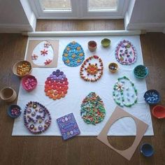 the table is covered with buttons and other crafting supplies for kids to use on their crafts