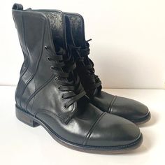 John Varvatos Hand Made In Italy Leather Wool Lined Boots Men's Us Size 8.5 Brand New 100% Authentic Gorgeous John Varvatos Hand Made In Italy Leather Wool Lined Boots Men's Us Size 8.5. Brand New No Box 100% Authentic Please See All Pictures, Retail $ 1680, Great Quality, Please See All Pictures Brand: John Varvatos Department: Men Type: Boot Character: Boots Closure: Lace Up Us Shoe Size: 8.5 Color: Black Model: John Varvatos Convert Style: Combat Country/Region Of Manufacture: Italy Upper Mat Masculine Fitted Leather Boots, Business Leather Cap Toe Boots, Masculine Business Boots In Calf Leather, Luxury Leather Sole Lace-up Boots For Business, Masculine Calf Leather Business Boots, Business Cap Toe Leather Boots, Cap Toe Leather Boots For Business, Masculine Calf Leather Boots For Business, Luxury Business Lace-up Boots With Leather Sole