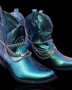 🪩 Custom Disco Cowboy Boots - Hand Painted Chameleon Chrome Color Changing | One-of-a-Kind, Embellished with Silver Chain 🪩 Step into the spotlight with our custom disco cowboy boots, designed to turn heads and steal the show! Each pair is a unique work of art, meticulously hand-painted with a stunning chrome color that changes hues from vibrant blue, to cool green, and a hint of purple. These boots are the perfect blend of retro disco flair and classic cowboy style. 💫Features: Hand Painted: Cowboy Disco, Disco Cowboy, Festival Costume, Classic Cowboy, Retro Disco, Chrome Color, Purple Party, Festival Costumes, Bleu Violet