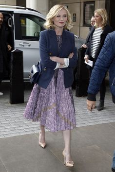 Dress With Blazer Outfit, Kirsten Dunst, Frock Design, Best Dressed, 가을 패션, 여자 패션, Modest Outfits, Parisian Style, Modest Fashion