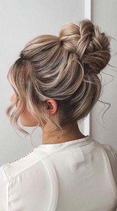 Hen Party Hairstyles, Ball Hair Updo, High Messy Bun Bridal Hair, Wispy Bun Updo, Bridesmaid Hairstyles Chignon, Long Length Updo, Hair High Updos, High Wedding Hair Updo, High Messy Bun Updo Wedding