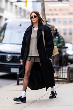 Loafers Outfits, Preppy Mode, Minimalist Street Style