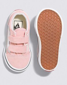 Strap Closures Create a Toddler-Friendly Fit on this Iconic Sidestripe Shoe The Toddler Old Skool V reimagines our iconic Sidestripe shoe by swapping traditional laces for double hook-and-loop closures. Made with signature suede and canvas uppers, this low-top style maintains its classic appeal while providing an easy, secure fit that keeps your little one comfortable all day. Iconic low-top, Sidestripe™ shoe made for toddlers Double hook-and-loop closures Durable suede and canvas uppers Reinforced toe caps Supportive padded collars Signature rubber waffle outsoles Glitter Vans, Preppy Baby, Vans Toddler, Pink Vans, Toddler Girl Shoes, Baby Advice, Best Kids Toys, Girl Mom, Powder Pink