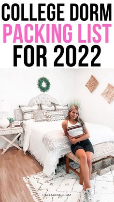 This college packing list was super helpful! They show you all the dorm room essentials you will need in 2022. College Dorm Packing List, Dorm Packing List