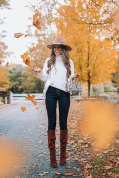 Fall Style // Fall outfit idea. Brown Boots Women Outfit Winter, Horse Racing Outfits Women, Southern Curls And Pearls, Cute Thanksgiving Outfits, Thanksgiving Outfit Women, Belem, Trendy Fall Outfits, Thanksgiving Outfit, Looks Chic