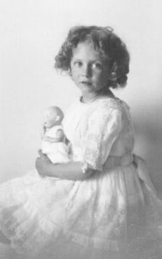 HRH Princess Katherine of Greece (1913-2007), the youngest child and daughter of King Konstantin I. and Queen Sophie of Greece Princesa Margaret, Princesa Elizabeth, Elizabeth Of York, Royal Families Of Europe, Margaret Rose, Princess Katherine