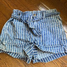 Never Worn!! Blue Cotton Jean Shorts For Day Out, Casual Striped High-waisted Jean Shorts, Casual Striped Denim Shorts, Casual Striped Jean Shorts For Spring, Shorts With Belt, Paper Bag Shorts, Shorts American Eagle, American Eagle Shorts, Striped Shorts