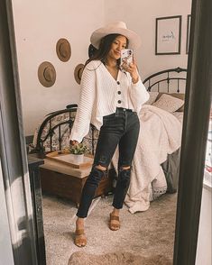 Fall Fashion When Its Hot Outside, Fall Outfits With Sandals, Warm Fall Outfits Weather, Fall Outfits Hot Weather, Fall Outfits For Pictures, Fall Outfits For Hot Weather, Fall Outfits Warm Weather, Warm Weather Fall Outfits, Fall Outfits For Warm Weather