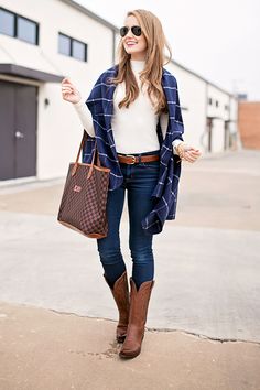 Fall Cowgirl Boots Outfit, Sophisticated Country Outfits, Cowgirl Chic Outfits Winter, Outfit Ideas With Cowboy Boots For Women, Cowboy Boot Winter Outfit, Cowboy Boot Outfits Fall, Western Boots Outfit Winter, Fall Cowboy Boot Outfits, Cowgirl Boots Outfit Winter