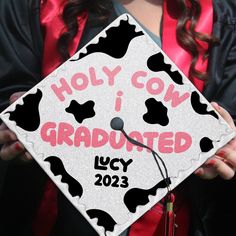 Decoration Class, Funny Graduation Caps, Grad Cap Topper, Graduation Cap Ideas, Disney Graduation, College Grad Cap Ideas, High School Graduation Cap