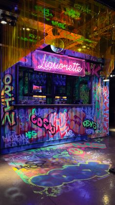 Graffiti Colors color blue pink yellow red green art beautiful Graffiti Stage Design, Arcade Interior Design, 90s Club Aesthetic, Instagram Photo Wall, Underground Bar, Container Bar, Graffiti Wallpaper, Laser Tag, Neon Aesthetic