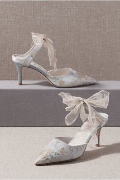 Something Bleu Elvie Mules - BHLDN Spring Wedding Slingback Pumps With Bow, Elegant Pointed Toe Mules With Bow, Elegant Bow Mules With Low Heel, Elegant Low Heel Mules With Bow, Luxury Low Heel Kitten Heels For Wedding, Feminine Texture, Sepatu Pump, Bridal 2024, Hak Tinggi