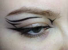 Black Graphic Eyeliner, Black Graphic Liner, White Eyeliner Looks, New Year's Makeup, Makeup Icons, Eye Makeup Styles, White Eyeliner