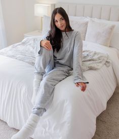 These double-sided brushed joggers are just what you need for those lazy days. These joggers provide the perfect blend of comfort and style. Wear with our Cozy Cloud Boatneck Top or as a separate. Sophie is 5’8” and is wearing a small Cozy Cloud Joggers in Oyster. Comfy Long Sleeve Shirts, Athleisure Accessories, Flannel Sweatshirt, Lounge Pants Womens, Southern Shirt, Loungewear Dresses, Women's Loungewear, Resort Shirt, Cozy Loungewear