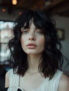 50 Trendy Wavy Hairstyles with Bangs for All Hair Lengths Wavy Hairstyles With Bangs, Wavy Hair With Bangs, Vintage Bangs, Bangs Wavy Hair, Bangs Wavy, Wavy Bangs, Brown Wavy Hair, Asymmetrical Bangs, Medium To Long Hair