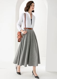 Elegant Long Gray Skirt, Gray Long Skirt For Work, Gray Long Skirt For Workwear, Elegant Gray Skirt For Spring, Casual Full Pleated Skirt For Winter, Chic Long Gray Skirt, Elegant Gray Flowy Skirt, Chic Gray Midi Skirt, Gray Flared Maxi Skirt With Lined Skirt