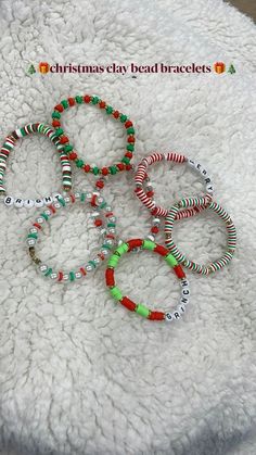 bracelets for Christmas Braclets Ideas Beaded Christmas, Christmas Braslet Ideas, Christmas Braclets Ideas Clay Beads, Aesthetic Fall Bracelet Ideas, What To Do With Clay Beads, Winter Bracelets Clay Beads, Bracelets For Christmas, Clay Bracelet Christmas, Bracelets Name Ideas