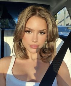 Short Hair With Cowlick For Women, Light Brown Hair Short Bob, Haircuts To Make Hair Look Fuller, 90 Hairstyles 90s Hair Short, 90s Bob Blowout, Best Haircut For Round Face Plus Size, Filipino Short Hair, 90s Bob Haircut Bangs, 90s Mom Hair