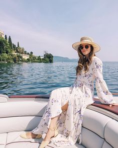 Vacation Style Tropical, Career Girl Daily, Career Girl, Italy Outfits, Gal Meets Glam, Spring Fashion Outfits, Outfit Trends, Vacation Style, Lake Como