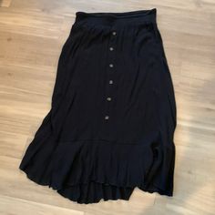 Brand New Elastic Waist And Flouncy Trim With Decorative Button Front. Too Large For My Current Frame. Perfect For Someone Else. Casual Black Skirt With Button Closure, Summer Black Skirt With Button Closure, Black Button-up Summer Skirt, White Skater Skirt, Western Skirts, Rayon Skirt, Reversible Skirt, Beaded Skirt, Bow Skirt