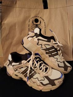 Bad Bunny Zapatillas, Zapatillas Bad Bunny, Zapatos Bad Bunny, Bad Bunny Shoes, Bad Bunny Adidas, Expensive Mens Shoes, Adidas Bad Bunny, Bunny Shoes, Adidas Response