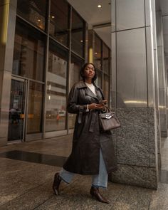 Brown leather accessories Brown Fur Coat Outfit Street Style, Chic Brown Fitted Fur Coat, Chic Oversized Brown Leather Jacket, Chic Brown Gabardine Outerwear, Dark Brown Leather Trench Coat, Dark Brown Boots, Levi’s Jeans