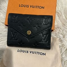 Louis Vuitton Iconic Monogram Pattern. Small Enough To Fit Into Even A Tiny Bag Or Clutch, Yet With Space For Coins, Notes And Credit Cards, This Neat Wallet Is The Ultimate Mini Companion. Louis Vuitton Small Wallet, Tiny Bag, Fold Wallet, Small Wallet, Louis Vuitton Monogram, Louis Vuitton Bag, Fashion Bags, Bag Lady, Louis Vuitton