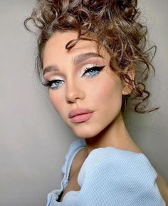 Makeup Verde, Disco Makeup, Evening Eye Makeup, Brown Hairstyles, Maquillage On Fleek, Under Eye Makeup, Hair Color Brown, Eye Makeup Styles