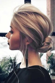 Shoulder length hairstyles are hairstyles that are done on shoulder-length hair. We are going to discuss such hairstyles in today’s post. Let’s explore the trendiest and most complementing styling options for your mid-length cut. #shoulderlengthhairstyles #shoulderlengthhair #mediumhair Special Hairstyles, Shoulder Length Hairstyles, Shoulder Hair, Beauty Hairstyles, Shoulder Length Hair, Hair Updo, Wedding Hair And Makeup, Hair Updos