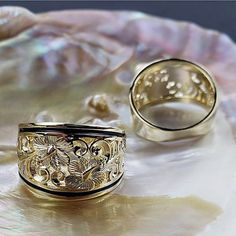 This Ring Is Made With High Quality14kt Gold Plating Materials. Very Detailed Raise Engraved Design Features A Beautiful Hibiscus Flower. Tapered Cut Out Ring With Black Enamel Band. Very Beautiful And Comfortable To Wear. Sizes Available 7-12 Whole Sizes. Hibiscus Ring, Hawaiian Ring, Hawaiian Heirloom Jewelry, Coil Ring, Dainty Wedding Ring, Heirloom Jewelry, Mom Ring, White Sapphire Ring, Engraved Design