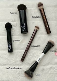 Makeup Brushes Sephora, Best Brushes For Makeup, Mario Contour, Makeup Essentials List, Makeup Brushes Aesthetic, Sephora Makeup Products, Sephora Brush, Haut Routine, Makeup Brushes Guide