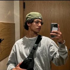 chris rodriguez aesthetics Mlb Hats Outfit, Pic Poses For Boys, Arab Teen Boy, Fitted Hats Outfit Men, Guys Hats, Selfie Ideas Men, Curly Hair With Hat, Fitted Hat Outfit, Chris Rodriguez