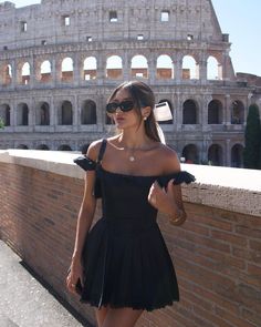 Dreamy Summer Outfits, Italian Holiday Outfit, Italian Vibes Outfits, Italian Summer Outfits Classy, Italy Style Outfits, Italian Style Outfit, Italian Summer Fashion, Italian Fits, Paris Poses