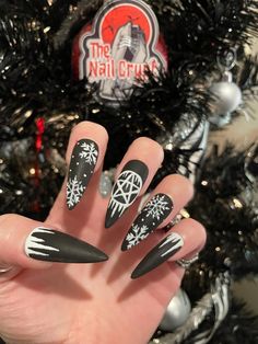 Gothic Black Christmas Nails, luxury press on nails, reuse multiple times Ongles Goth, Nails Spooky, Nails Goth, Nightmare Before Christmas Nails, Horror Nails, Goth Christmas, Spooky Nails, Witch Nails, Chic Nail Art