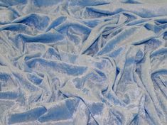 an image of blue and white fabric that looks like it has been made into a blanket