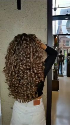 libsherratt (@libsherratt) TikTok | Watch libsherratt's Newest TikTok Videos Curls Long Hair, Hairstyles For Everyday, Vinter Mode Outfits, Long Curly Haircuts, Effortless Waves, Dyed Curly Hair, Natural Curly Hair Cuts, Curly Hair Care Routine