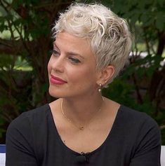 Messy Short Hair Pixie, Easy Hairstyles For Medium Hair, Hairstyles For Women Over 50, Short Grey Hair, Short Pixie Haircuts, Short Blonde, Short Hair Styles Easy, Short Blonde Hair, Women Over 50