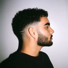 Corte de cabelo masculino em cabelo cacheado curto Low Taper Fade Afro, Curly Short Hair Men, Taper Fade Afro, Curly Men, Male Haircuts, Hairstyle Guide, Long Curly Hair Men, Haircuts Curly, Low Taper Fade