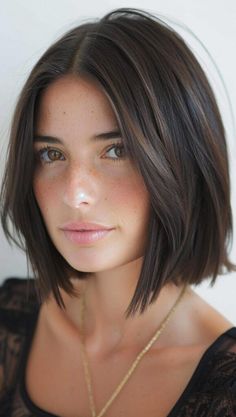 Basic Bob Haircut For Women, Bobs For Square Faces, Square Bob Haircut, Styled Bob, Square Bob, Bob Straight Hair, Haircut For Square Face, Chin Length Hair