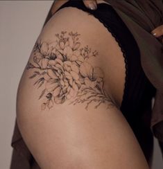 a woman's thigh with flowers on it