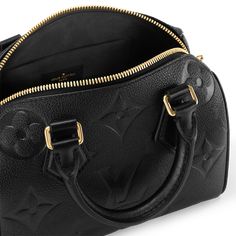 LOUIS VUITTON® - Speedy Bandoulière 20 - Black Speedy Bandouliere 25, Louis Vuitton Speedy Bandouliere, Speedy Bandouliere, Tote Bag Black, Louis Vuitton Official, Cross Bag, Timeless Handbag, Designer Style, Louis Vuitton Speedy