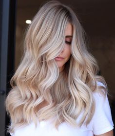 Underlights Hair, Beige Hair, Icy Blonde Hair, Blond Balayage, Hair Color Caramel, Hair Color Crazy, Hair Color Pink, Trendy Hair Color