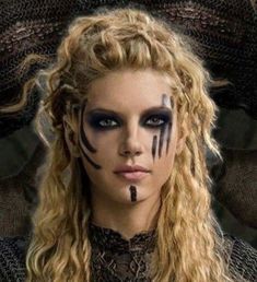 Warrior Makeup, Viking Halloween Costume, Viking Makeup, Vikings Halloween, Viking Party, Viking Warrior Woman, Motivation Ideas, Viking Cosplay, Viking Dress