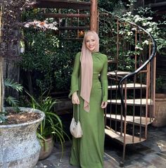 Modest Muslim Fashion, Hijabi Dresses, Hijab Fashion Summer, Classy Prom Dresses, Muslim Women Fashion, Fancy Dresses Long, Muslim Fashion Hijab, Elegant Dresses Classy