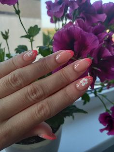 Short Nails Tropical, Summer Nails Hawaiian Flowers, Orange Hawaiian Nails, Simple Tropical Nails, Tropical Nails Short, Short Hawaii Nails, Hawaiin Nails Ideas, Hawaiian Flower Nails Hibiscus, Summer Nails Oval