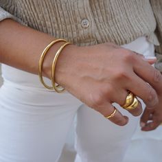 PLEASE KEEP IN MIND THAT THE LISTING REGARDS ONE BANGLE A very stylish bracelet that you can easily mix and stack with others. The trend of stacking bracelets has been with us for a while and is still going strong. The combinations and possibilities are endless. More is very definitely more. * 24K Gold Plated Zamak * diameter: 2.61 inches (6.65 cm) * wrist circumference: 7 - 8.5 inches (17.8 - 21.6 cm). * size: 0,17x2.61in. / 4.5x66.5mm NICKEL FREE - LEAD FREE GIFTS OF LOVE All of our jewelry co Bracelets Simple, Stacking Bracelets, Arm Party, Circle Shape, Hippie Bohemian, Cuff Bangles, Summer Accessories, Hen Party, Bracelet Stack