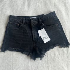 New With Tags Zara Shorts Size 6 I Love Offers Cheap Zara Denim Jean Shorts, Affordable Zara Cotton Jean Shorts, Cheap Zara Denim Shorts, High Wasted Jean Shorts, White Mom Jeans, Distressed High Waisted Shorts, Zara Skort, Plaid Skort, High Wasted Jeans