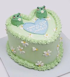 cakes, vintage cakes, vintage cakes Design, vintage cakes ideas,vintage cakes recipe, vintage cakes stand,vintage cakes aesthetic Heart Cake Designs, Vintage Cake Decorating, Korean Cakes, Vintage Heart Cake, Aesthetic Cake, Green Cake, Simple Cake Designs, Mini Cakes Birthday, Cute Baking