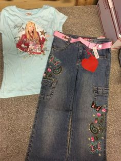 Girls size 6X Disney Hannah Montana Turquoise colored shirt & Medium stone colored Bongo Jeans w/ adjustable waist Brand New Retails $53 Smoke Free Home Will combine shipping with my other auctions 2000s Disney Fashion, 2010 Childhood, 2000s Kids Clothes, Childhood Outfits, Hannah Montana Shirt, Childhood Clothes, Bebe Shirt, Montana Shirt, Crochet Baby Costumes